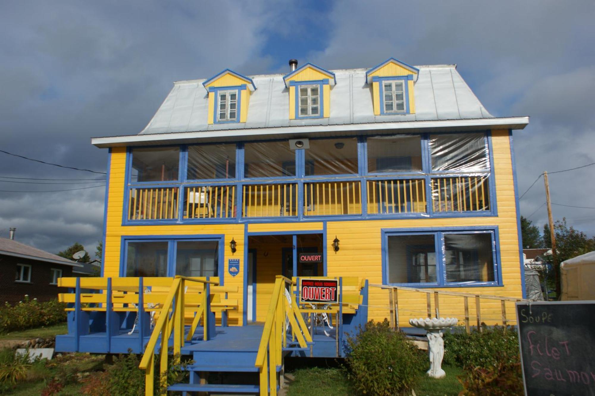 Gîte des Hauteurs et Café de la place Saint Zenon Esterno foto